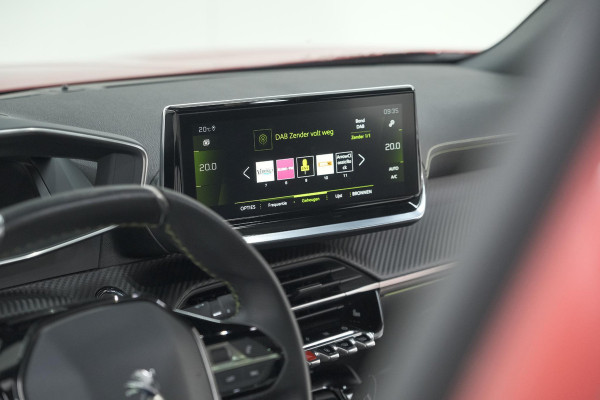 Peugeot 2008 PureTech 130 GT Pack | Panoramadak | Camera | Adaptieve Cruise Control | Stoelverwarming Peugeot 2008 PureTech 130 GT Pack | Panoramadak | Camera | Adaptieve Cruise Control | Stoelverwarming