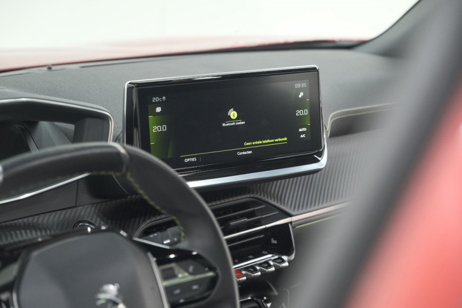 Peugeot 2008 PureTech 130 GT Pack | Panoramadak | Camera | Adaptieve Cruise Control | Stoelverwarming Peugeot 2008 PureTech 130 GT Pack | Panoramadak | Camera | Adaptieve Cruise Control | Stoelverwarming