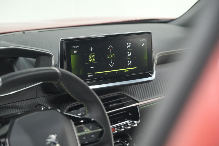 Peugeot 2008 PureTech 130 GT Pack | Panoramadak | Camera | Adaptieve Cruise Control | Stoelverwarming Peugeot 2008 PureTech 130 GT Pack | Panoramadak | Camera | Adaptieve Cruise Control | Stoelverwarming