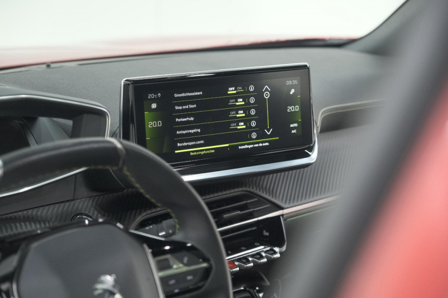 Peugeot 2008 PureTech 130 GT Pack | Panoramadak | Camera | Adaptieve Cruise Control | Stoelverwarming Peugeot 2008 PureTech 130 GT Pack | Panoramadak | Camera | Adaptieve Cruise Control | Stoelverwarming