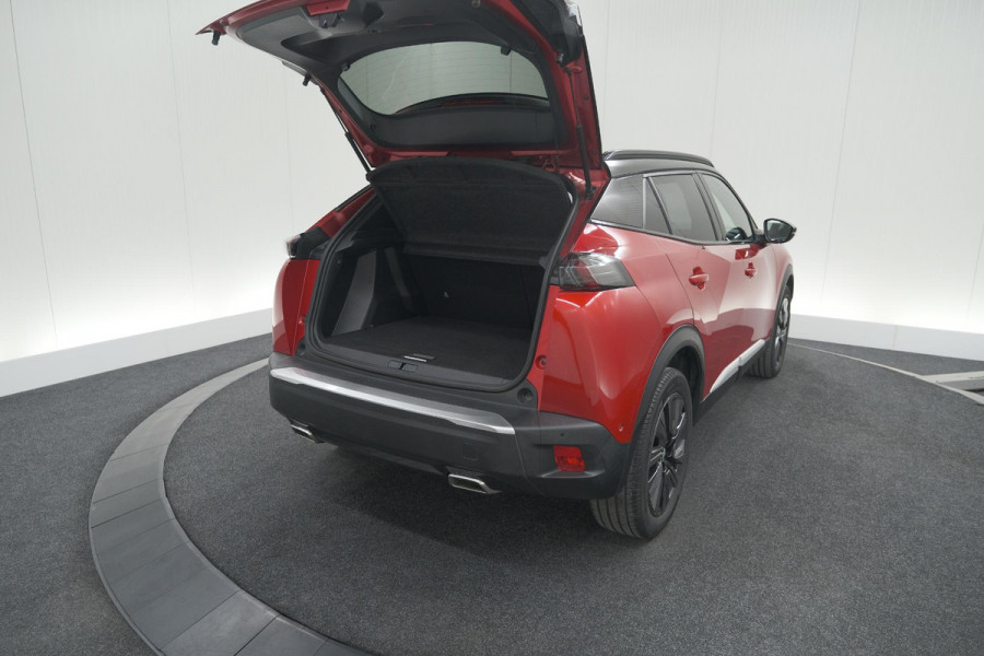 Peugeot 2008 PureTech 130 GT Pack | Panoramadak | Camera | Adaptieve Cruise Control | Stoelverwarming Peugeot 2008 PureTech 130 GT Pack | Panoramadak | Camera | Adaptieve Cruise Control | Stoelverwarming