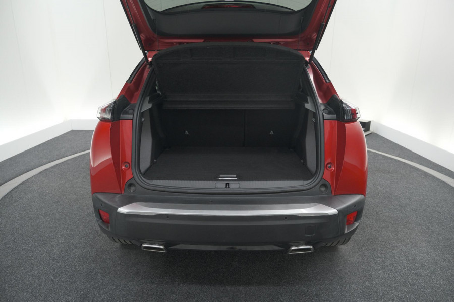 Peugeot 2008 PureTech 130 GT Pack | Panoramadak | Camera | Adaptieve Cruise Control | Stoelverwarming Peugeot 2008 PureTech 130 GT Pack | Panoramadak | Camera | Adaptieve Cruise Control | Stoelverwarming
