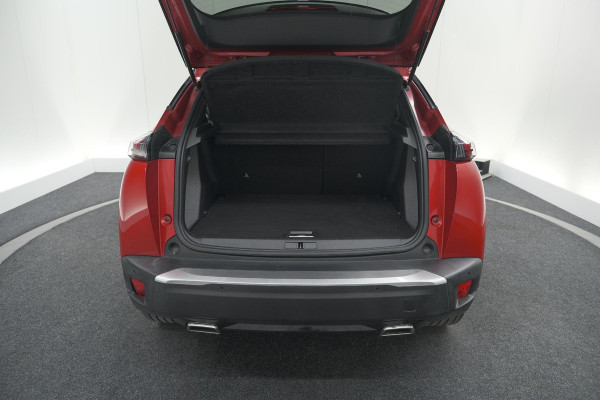 Peugeot 2008 PureTech 130 GT Pack | Panoramadak | Camera | Adaptieve Cruise Control | Stoelverwarming Peugeot 2008 PureTech 130 GT Pack | Panoramadak | Camera | Adaptieve Cruise Control | Stoelverwarming