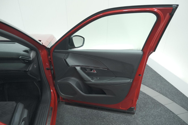 Peugeot 2008 PureTech 130 GT Pack | Panoramadak | Camera | Adaptieve Cruise Control | Stoelverwarming Peugeot 2008 PureTech 130 GT Pack | Panoramadak | Camera | Adaptieve Cruise Control | Stoelverwarming