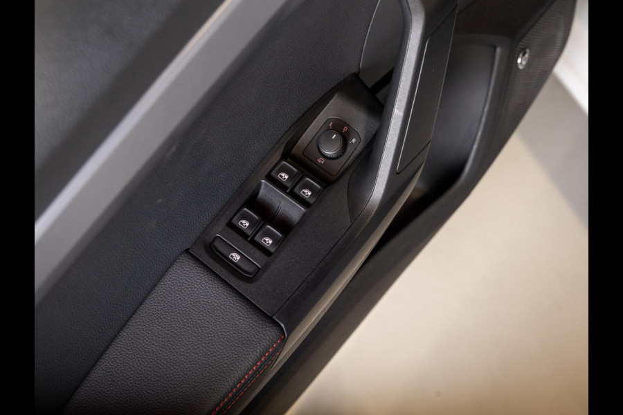 Seat Ibiza 1.0 TSI FR Limited Edition / 110pk / Panorama dak / Stoelverwarming / Keyless / Seat Ibiza 1.0 TSI FR Limited Edition / 110pk / Panorama dak / Stoelverwarming / Keyless /