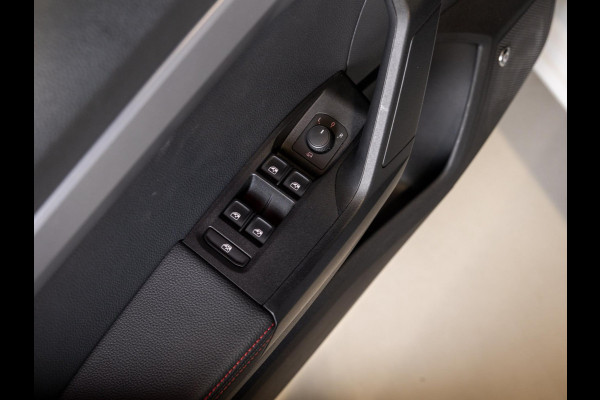 Seat Ibiza 1.0 TSI FR Limited Edition / 110pk / Panorama dak / Stoelverwarming / Keyless / Seat Ibiza 1.0 TSI FR Limited Edition / 110pk / Panorama dak / Stoelverwarming / Keyless /