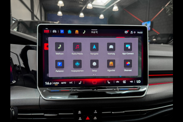 Volkswagen Golf 2.0 TSI GTI Clubsport IQ|Akrapovic|360camera||HUD|H/K|Panorama