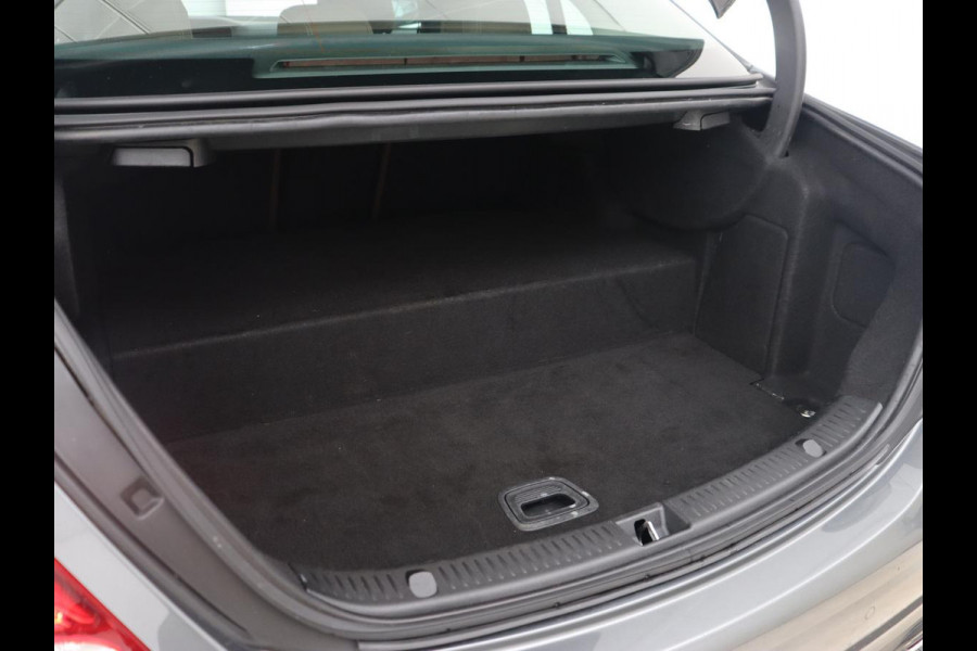 Mercedes-Benz E-Klasse 300e Avantgarde | Adaptive cruise | Leder | Stoelverwarming | Widescreen | Carplay | Sfeerverlichting | Navigatie | Camera | Park Assist | PHEV | Plug In Mercedes-Benz E-Klasse 300e Avantgarde | Adaptive cruise | Leder | Stoelverwarming | Widescreen | Carplay | Sfeerverlichting | Navigatie | Camera | Park Assist | PHEV | Plug In