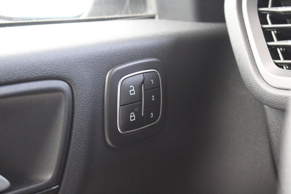 Ford Kuga 2.5 PHEV ST-Line X 243pk | Driver Assistance pack | Winterpack | Technology Pack | Panoramadak | Wegklapbare Trekhaak | 19 inch Licht metaal | Ford Kuga 2.5 PHEV ST-Line X 243pk | Driver Assistance pack | Winterpack | Technology Pack | Panoramadak | Wegklapbare Trekhaak | 19 inch Licht metaal |