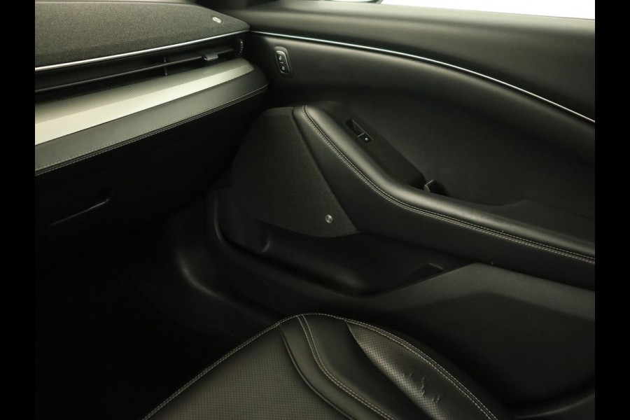 Ford Mustang Mach-E RWD 75 kWh | Leder | Stoelverwarming | 360 Camera | Adaptive cruise | B&O Sound | Stuurverwarming | Carplay | Navigatie