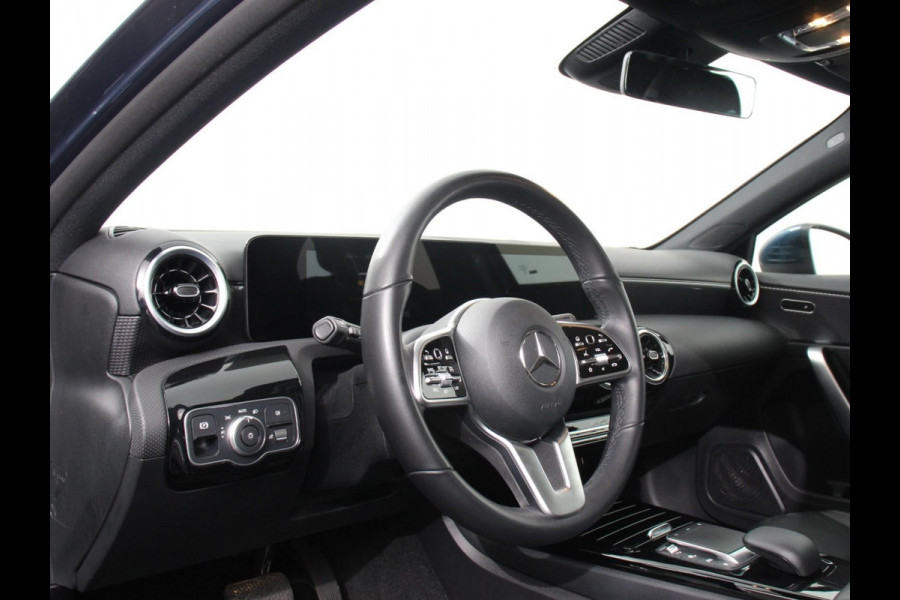 Mercedes-Benz A-Klasse 200 163pk DCT Progressive Navigatie Parkeersensoren Camera Cruise Control Stoelverwarming Ledverlichting Climate Control