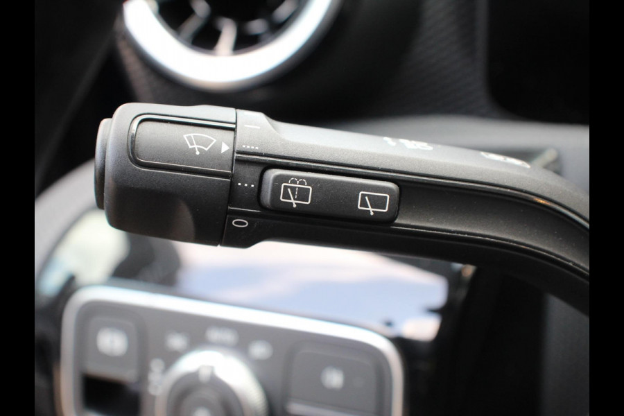 Mercedes-Benz A-Klasse 200 163pk DCT Progressive Navigatie Parkeersensoren Camera Cruise Control Stoelverwarming Ledverlichting Climate Control
