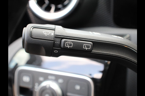 Mercedes-Benz A-Klasse 200 163pk DCT Progressive Navigatie Parkeersensoren Camera Cruise Control Stoelverwarming Ledverlichting Climate Control