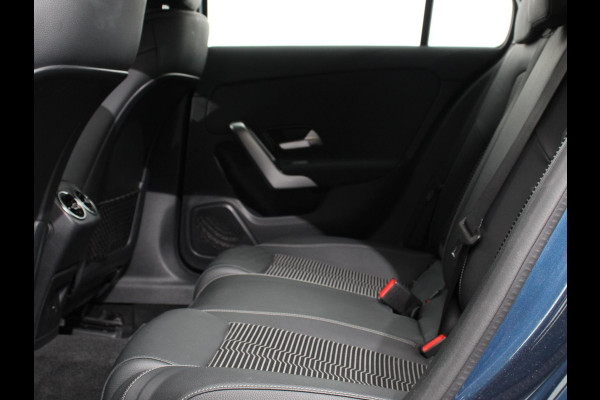 Mercedes-Benz A-Klasse 200 163pk DCT Progressive Navigatie Parkeersensoren Camera Cruise Control Stoelverwarming Ledverlichting Climate Control