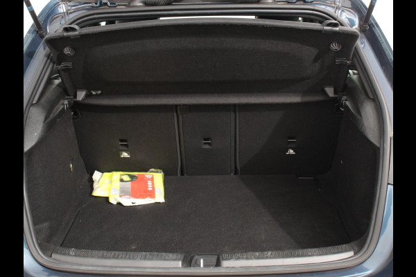 Mercedes-Benz A-Klasse 200 163pk DCT Progressive Navigatie Parkeersensoren Camera Cruise Control Stoelverwarming Ledverlichting Climate Control