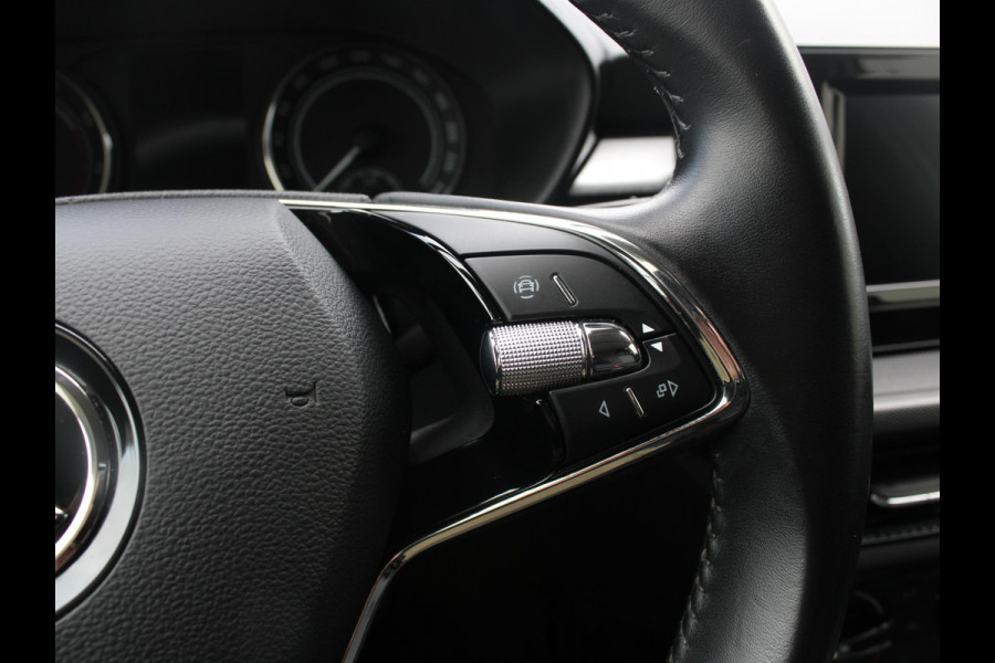 Škoda Fabia 1.0 TSI Ambition | APPLE CARPLAY |