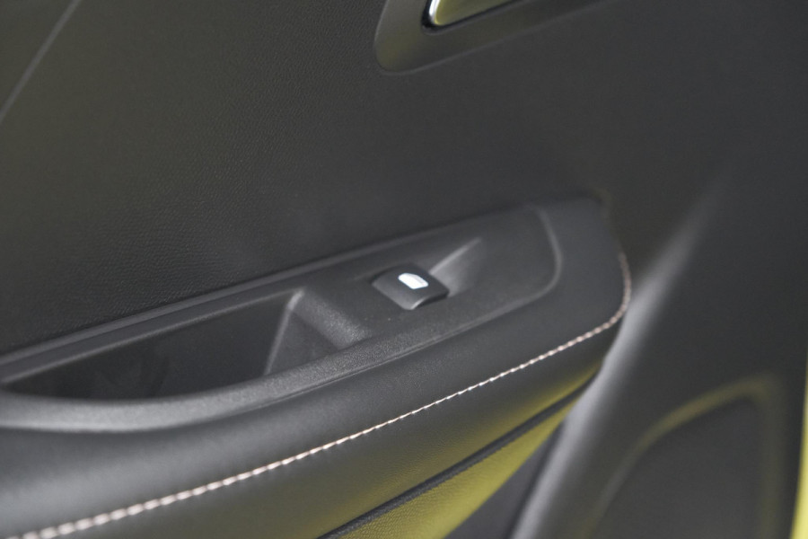 Peugeot e-208 EV Allure 50 kWh | Stoelverwarming | Apple Carplay | Parkeersensoren | Navigatie