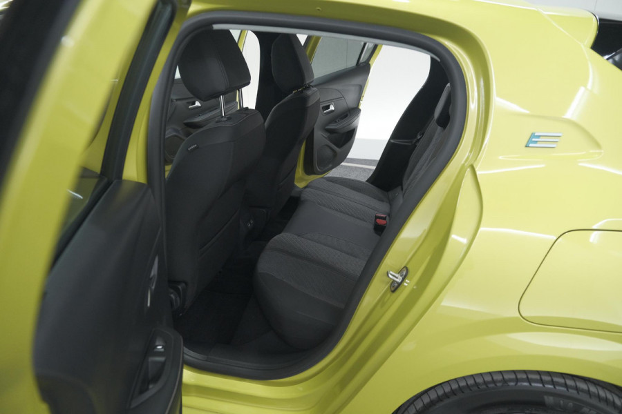 Peugeot e-208 EV Allure 50 kWh | Stoelverwarming | Apple Carplay | Parkeersensoren | Navigatie