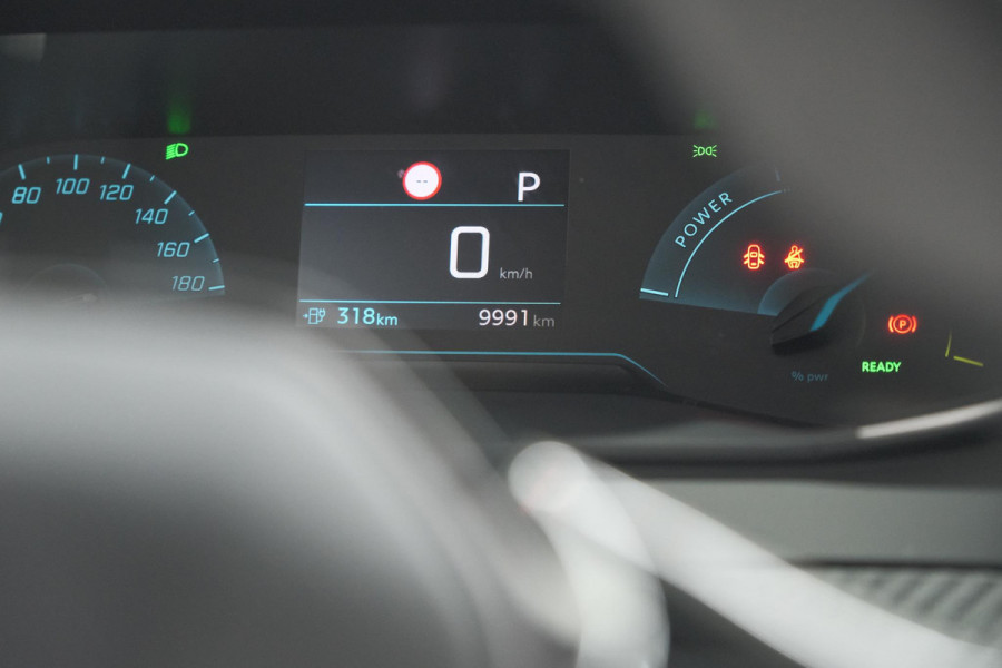 Peugeot e-208 EV Allure 50 kWh | Stoelverwarming | Apple Carplay | Parkeersensoren | Navigatie