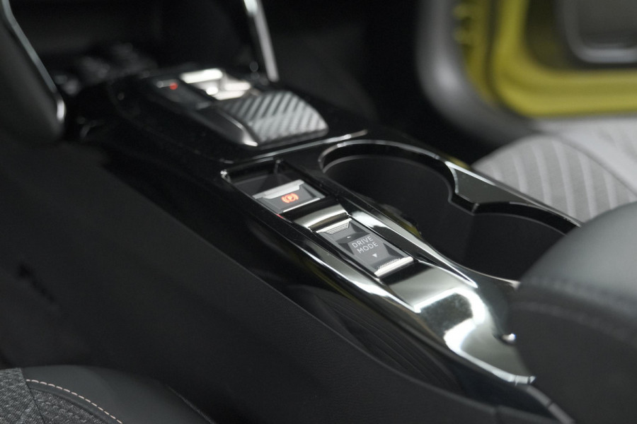 Peugeot e-208 EV Allure 50 kWh | Stoelverwarming | Apple Carplay | Parkeersensoren | Navigatie