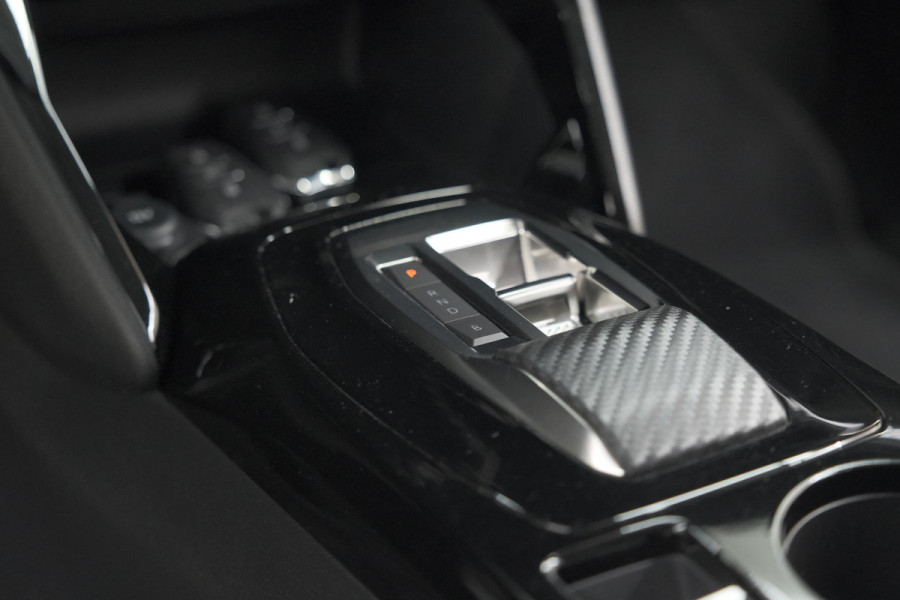 Peugeot e-208 EV Allure 50 kWh | Stoelverwarming | Apple Carplay | Parkeersensoren | Navigatie