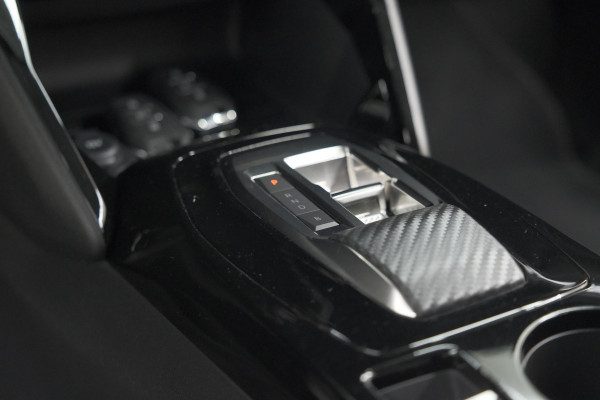 Peugeot e-208 EV Allure 50 kWh | Stoelverwarming | Apple Carplay | Parkeersensoren | Navigatie