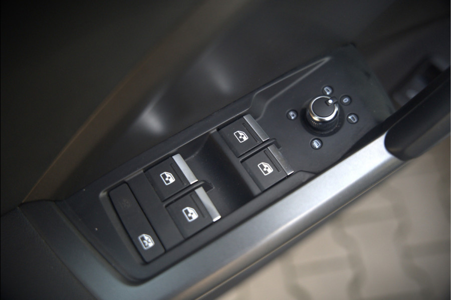 Audi Q3 Sportback 35 TFSI Pro Line S | S-Line | Stoelverwarming | Keyless | 360 Camera | Leer | Elektrische Stoelen | Adaptive Cruise Control | Dodehoekdetectie | Navigatie | Parkeersensoren | Vitrual Cockpit
