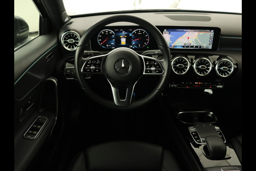 Mercedes-Benz A-Klasse 250 Advantage | Stoelverwarming | Sfeerverlichting |  Leder | Camera | Navigatie | Widescreen | LED | Cruise Control | Burmester Sound