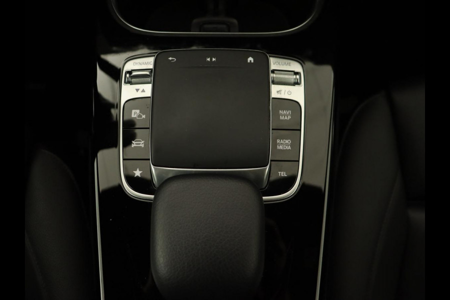 Mercedes-Benz A-Klasse 250 Advantage | Stoelverwarming | Sfeerverlichting |  Leder | Camera | Navigatie | Widescreen | LED | Cruise Control | Burmester Sound