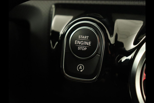 Mercedes-Benz A-Klasse 250 Advantage | Stoelverwarming | Sfeerverlichting |  Leder | Camera | Navigatie | Widescreen | LED | Cruise Control | Burmester Sound