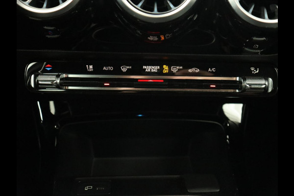 Mercedes-Benz A-Klasse 250 Advantage | Stoelverwarming | Sfeerverlichting |  Leder | Camera | Navigatie | Widescreen | LED | Cruise Control | Burmester Sound