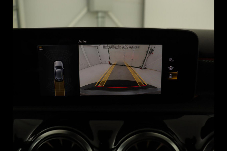 Mercedes-Benz A-Klasse 250 Advantage | Stoelverwarming | Sfeerverlichting |  Leder | Camera | Navigatie | Widescreen | LED | Cruise Control | Burmester Sound