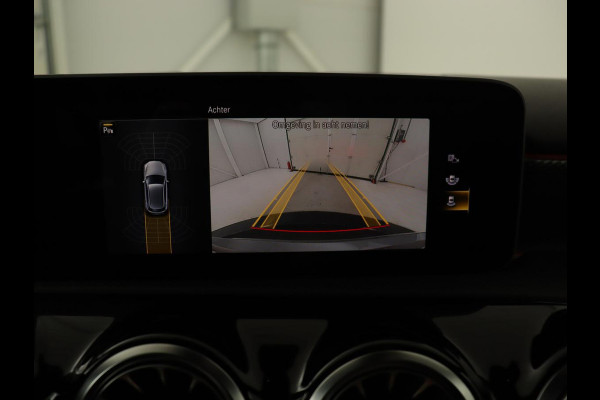 Mercedes-Benz A-Klasse 250 Advantage | Stoelverwarming | Sfeerverlichting |  Leder | Camera | Navigatie | Widescreen | LED | Cruise Control | Burmester Sound