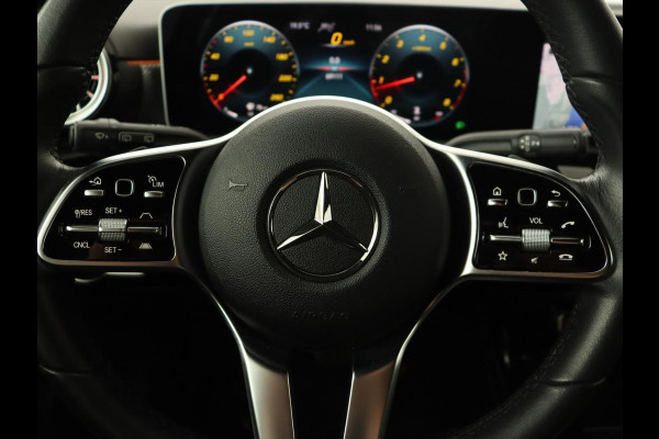 Mercedes-Benz A-Klasse 250 Advantage | Stoelverwarming | Sfeerverlichting |  Leder | Camera | Navigatie | Widescreen | LED | Cruise Control | Burmester Sound