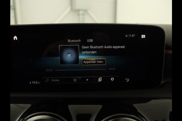 Mercedes-Benz A-Klasse 250 Advantage | Stoelverwarming | Sfeerverlichting |  Leder | Camera | Navigatie | Widescreen | LED | Cruise Control | Burmester Sound
