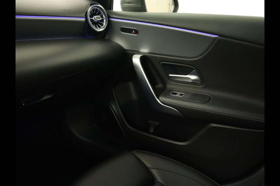 Mercedes-Benz A-Klasse 250 Advantage | Stoelverwarming | Sfeerverlichting |  Leder | Camera | Navigatie | Widescreen | LED | Cruise Control | Burmester Sound