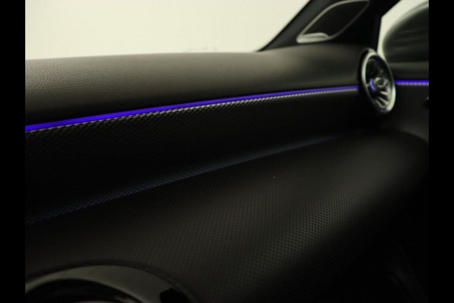 Mercedes-Benz A-Klasse 250 Advantage | Stoelverwarming | Sfeerverlichting |  Leder | Camera | Navigatie | Widescreen | LED | Cruise Control | Burmester Sound