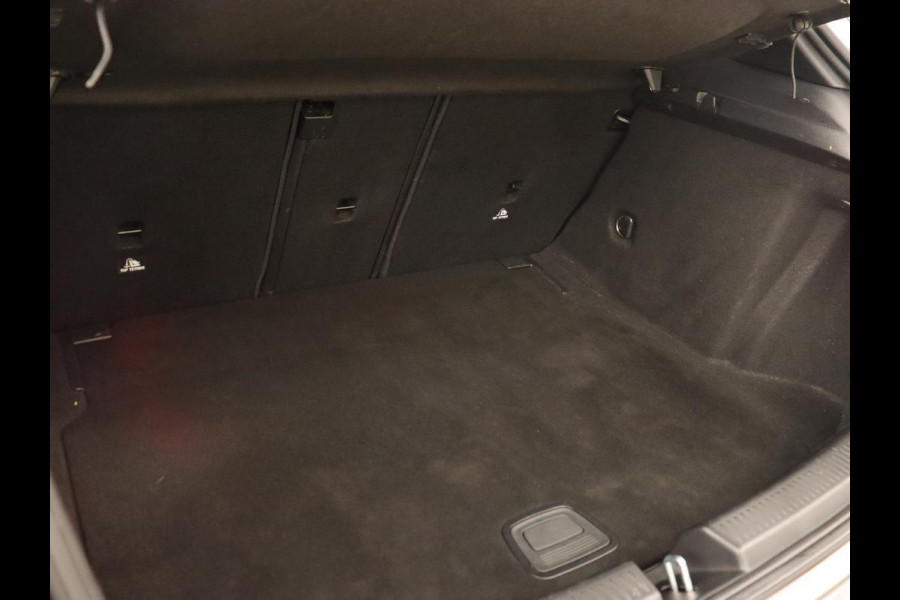 Mercedes-Benz A-Klasse 250 Advantage | Stoelverwarming | Sfeerverlichting |  Leder | Camera | Navigatie | Widescreen | LED | Cruise Control | Burmester Sound