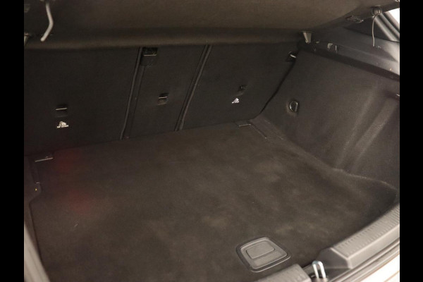 Mercedes-Benz A-Klasse 250 Advantage | Stoelverwarming | Sfeerverlichting |  Leder | Camera | Navigatie | Widescreen | LED | Cruise Control | Burmester Sound