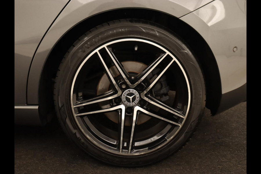 Mercedes-Benz A-Klasse 250 Advantage | Stoelverwarming | Sfeerverlichting |  Leder | Camera | Navigatie | Widescreen | LED | Cruise Control | Burmester Sound