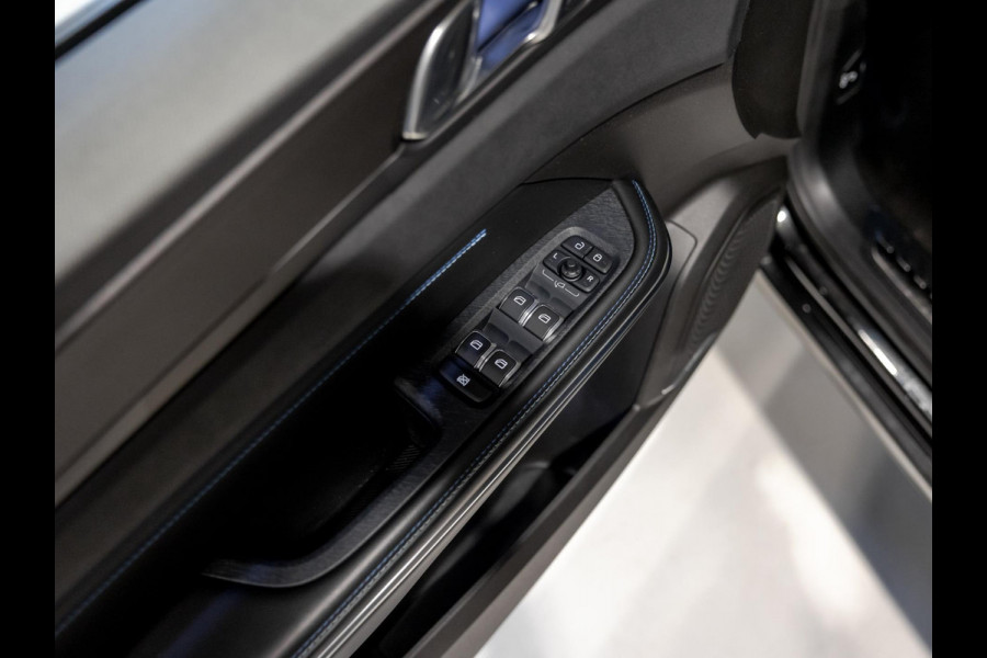 Lynk & Co 01 1.5 / 261pk / Blackstyle Lynk & Co 01 1.5 / 261pk / Blackstyle