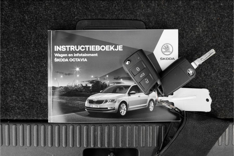 Škoda Octavia Combi 1.5 TSI Sportline Leder Navi Virtual Cockpit 18" Škoda Octavia Combi 1.5 TSI Sportline Leder Navi Virtual Cockpit 18"