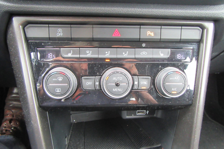 Volkswagen T-Roc 1.0 TSI Style Business, Navigatie, Trekhaak Volkswagen T-Roc 1.0 TSI Style Business, Navigatie, Trekhaak