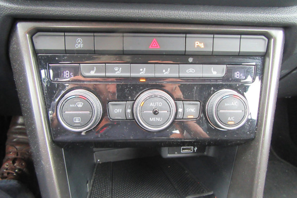 Volkswagen T-Roc 1.0 TSI Style Business, Navigatie, Trekhaak Volkswagen T-Roc 1.0 TSI Style Business, Navigatie, Trekhaak