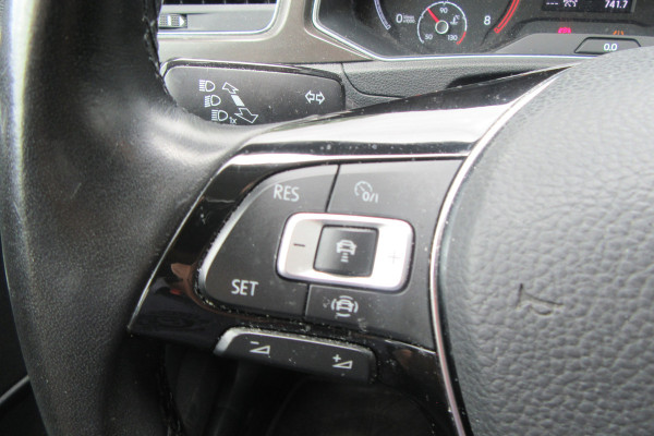 Volkswagen T-Roc 1.0 TSI Style Business, Navigatie, Trekhaak Volkswagen T-Roc 1.0 TSI Style Business, Navigatie, Trekhaak