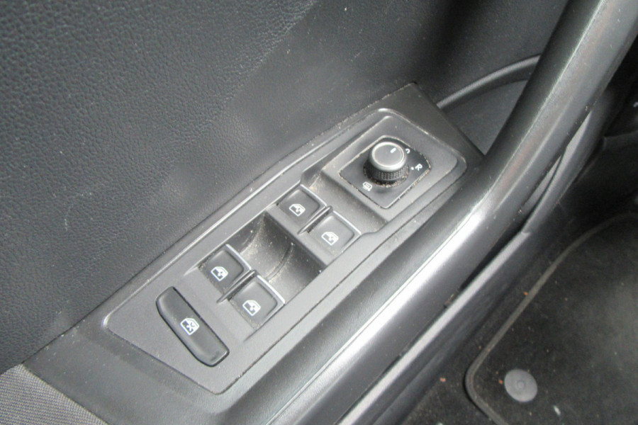 Volkswagen T-Roc 1.0 TSI Style Business, Navigatie, Trekhaak Volkswagen T-Roc 1.0 TSI Style Business, Navigatie, Trekhaak