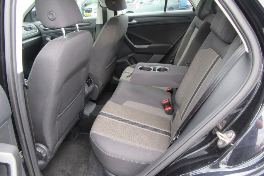 Volkswagen T-Roc 1.0 TSI Style Business, Navigatie, Trekhaak Volkswagen T-Roc 1.0 TSI Style Business, Navigatie, Trekhaak