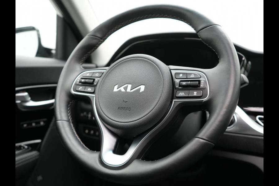 Kia Niro 1.6 GDi DynamicLine Plug In Hybrid 142pk Dealer O.H PHEV | Trekhaak Afneembaar | Schuif/Kanteldak | Lederen Sportstoelen Memory & Ventilatie | Adaptive Cruise | Stoelen & Stuur Verwarmd | JBL Sound | Apple Carplay | Virtual | Blis | Navigatie