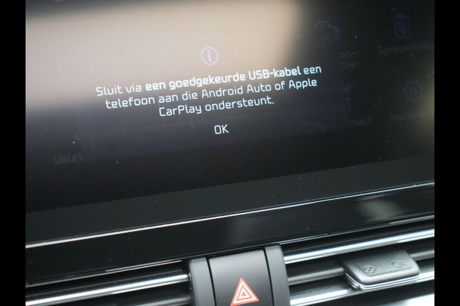 Kia Niro 1.6 GDi DynamicLine Plug In Hybrid 142pk Dealer O.H PHEV | Trekhaak Afneembaar | Schuif/Kanteldak | Lederen Sportstoelen Memory & Ventilatie | Adaptive Cruise | Stoelen & Stuur Verwarmd | JBL Sound | Apple Carplay | Virtual | Blis | Navigatie