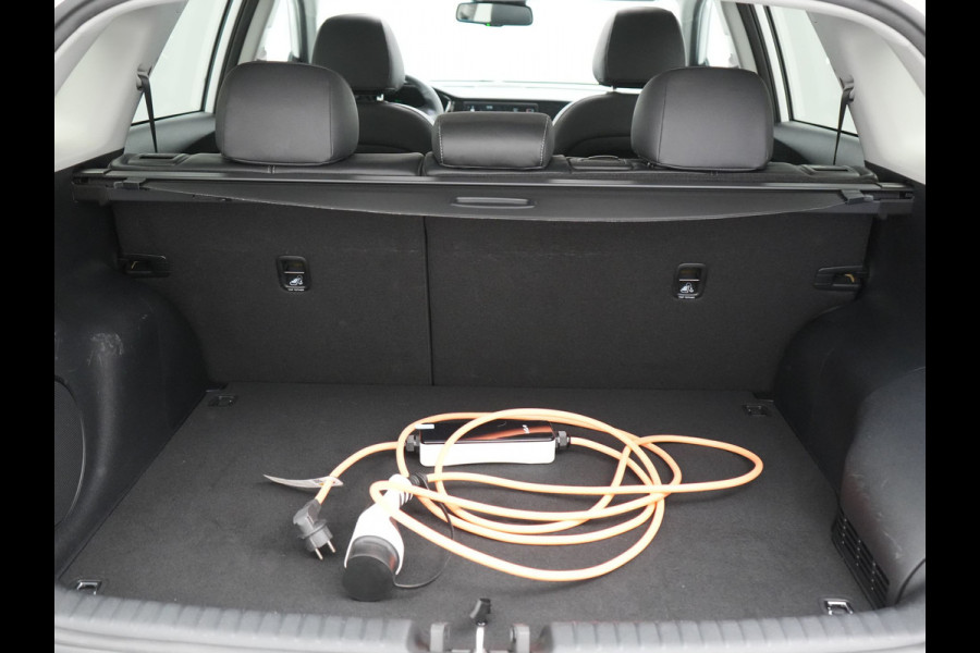 Kia Niro 1.6 GDi DynamicLine Plug In Hybrid 142pk Dealer O.H PHEV | Trekhaak Afneembaar | Schuif/Kanteldak | Lederen Sportstoelen Memory & Ventilatie | Adaptive Cruise | Stoelen & Stuur Verwarmd | JBL Sound | Apple Carplay | Virtual | Blis | Navigatie